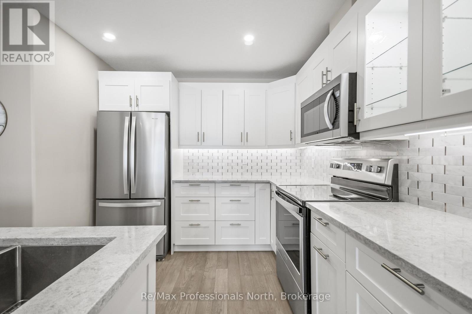 403 - 110 Steamship Bay Road, Gravenhurst, Ontario  P1P 1Z9 - Photo 5 - X12775572