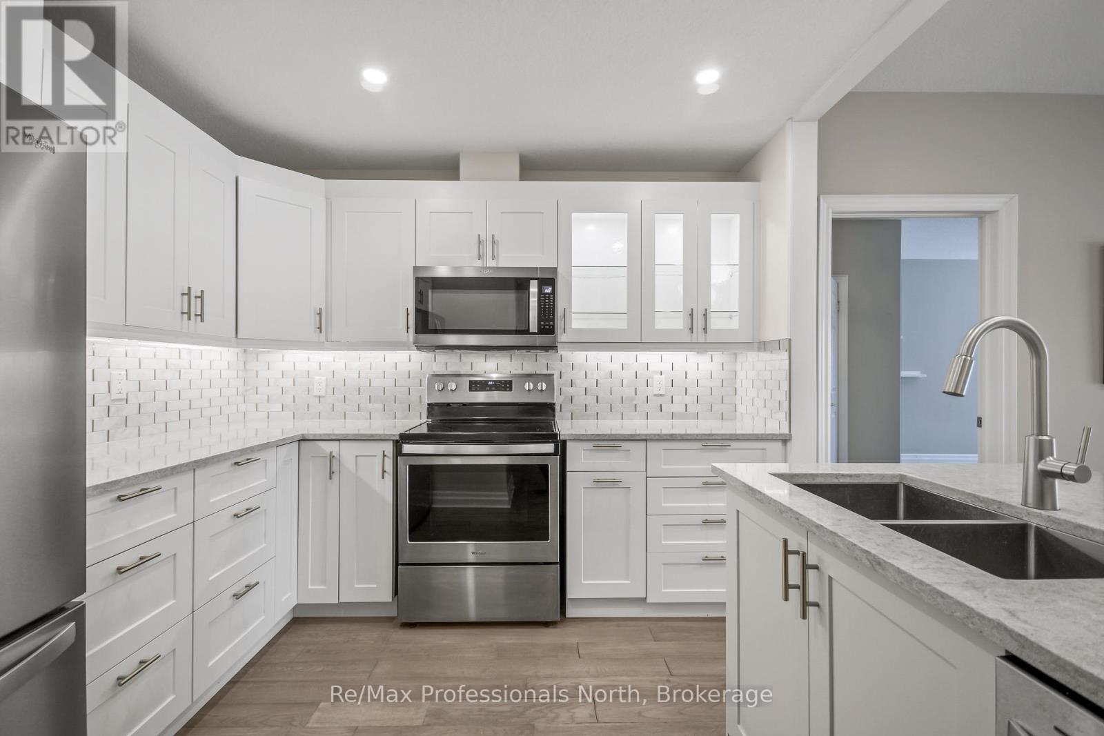 403 - 110 Steamship Bay Road, Gravenhurst, Ontario  P1P 1Z9 - Photo 6 - X12775572