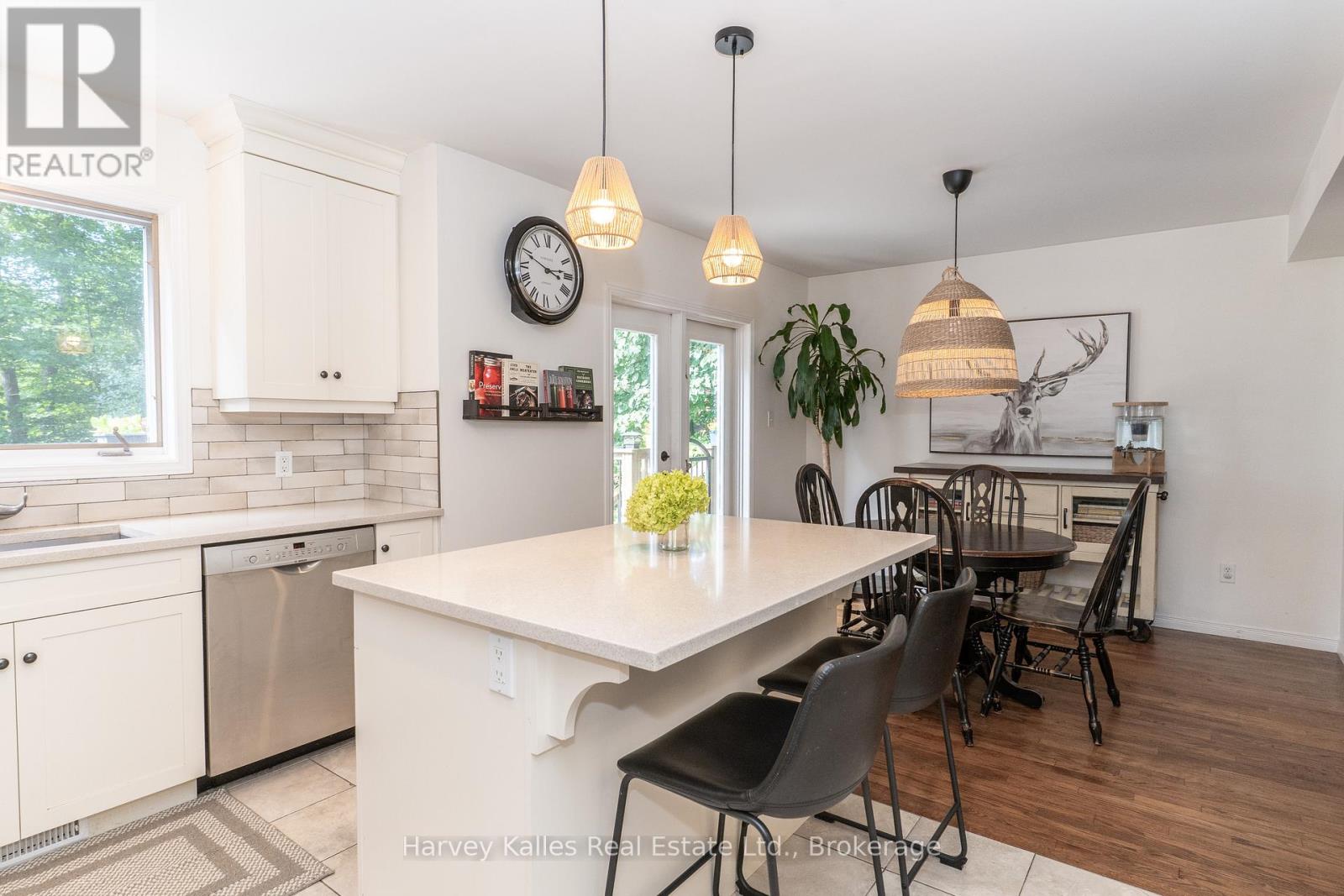 28 Queen Street, Parry Sound, Ontario  P2A 2W3 - Photo 11 - X12786314