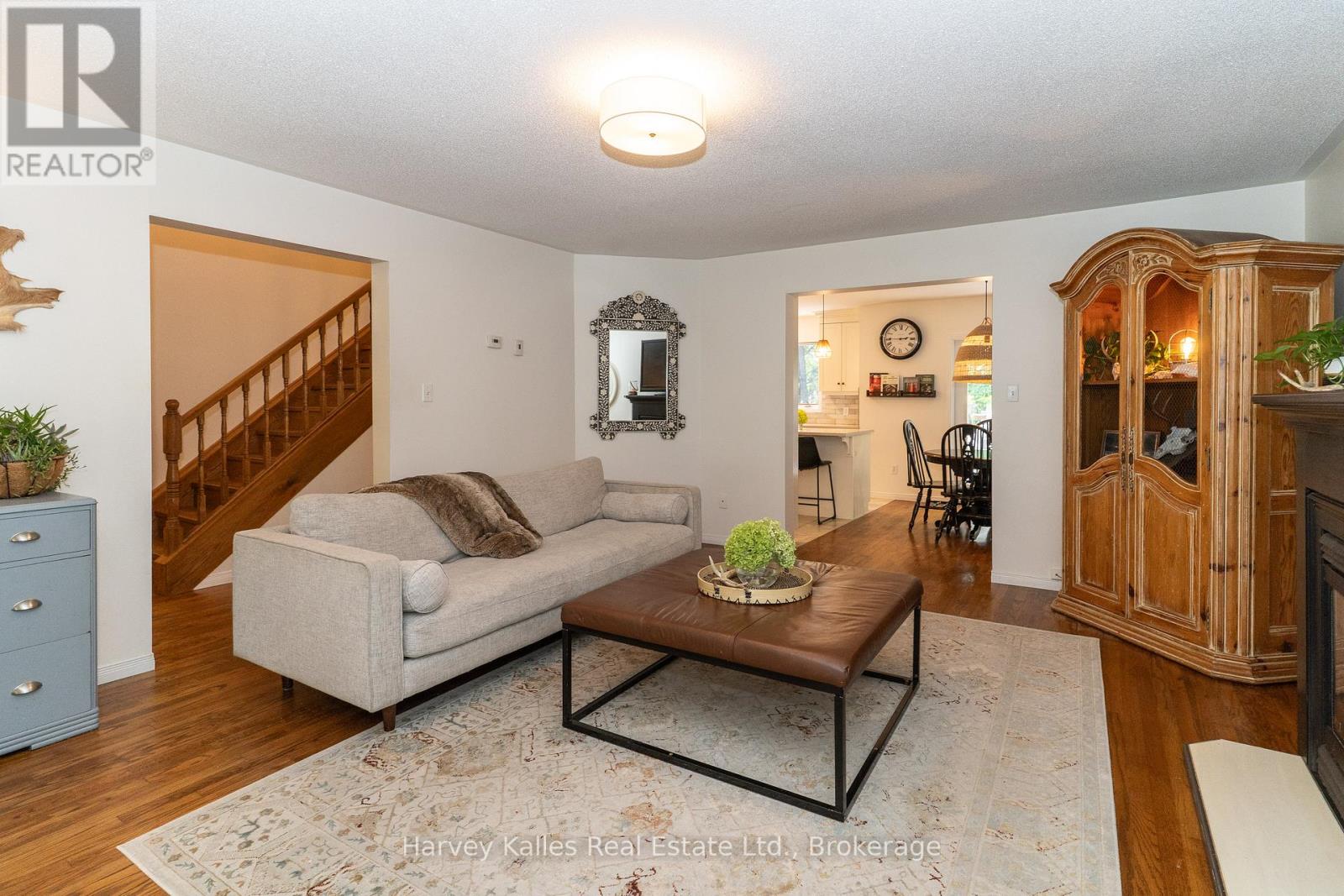 28 Queen Street, Parry Sound, Ontario  P2A 2W3 - Photo 3 - X12786314