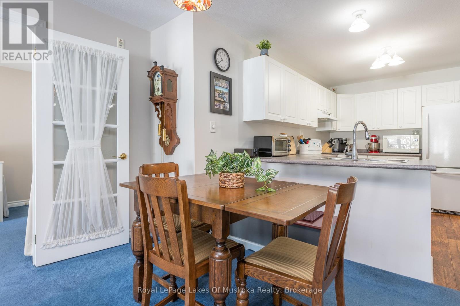 207 - 31 Dairy Lane, Huntsville, Ontario  P1H 2L7 - Photo 5 - X12791356