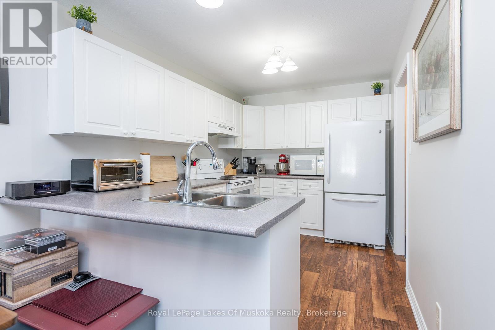 207 - 31 Dairy Lane, Huntsville, Ontario  P1H 2L7 - Photo 6 - X12791356