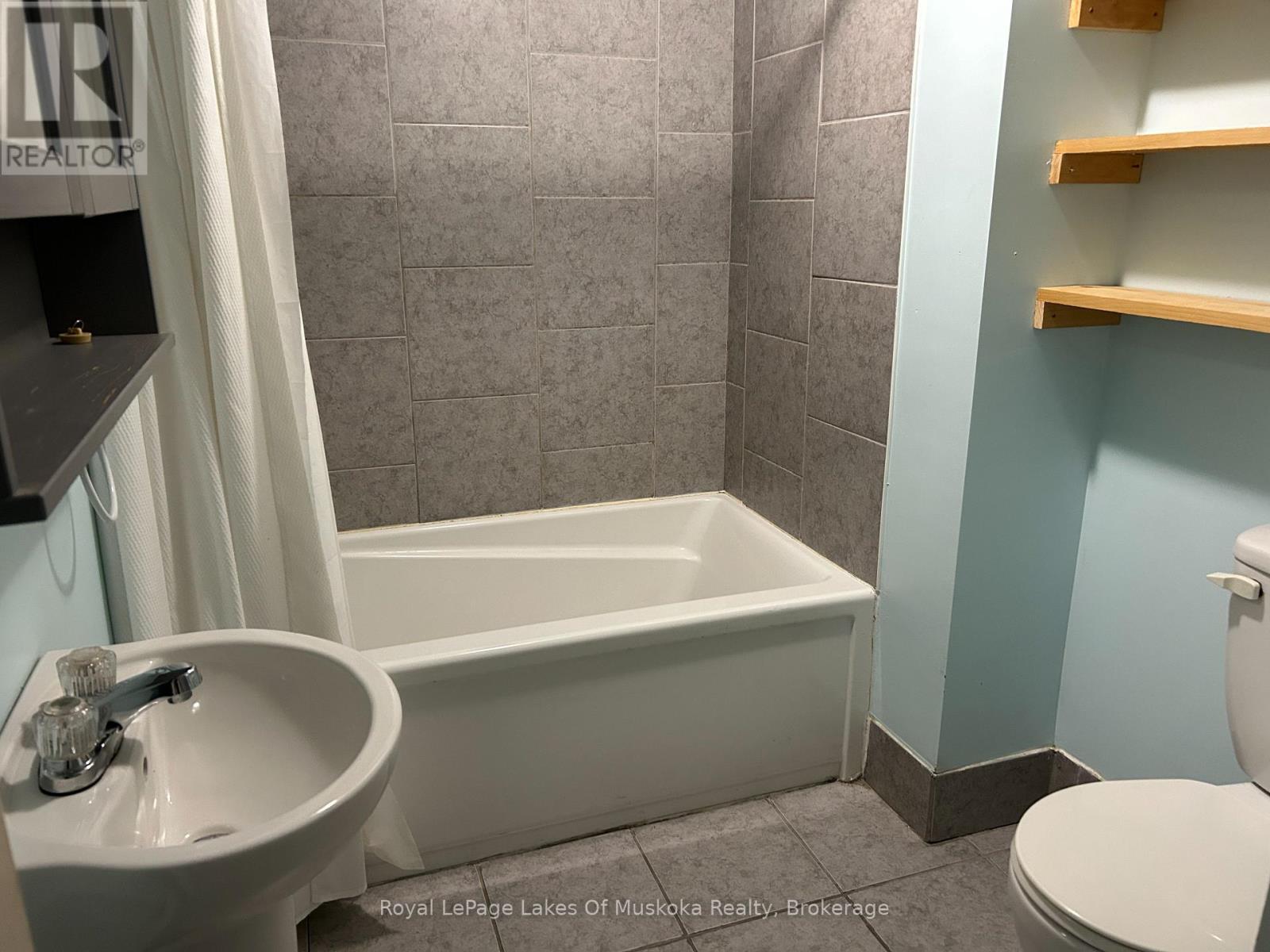 190 Ecclestone Drive, Bracebridge, Ontario  P1L 1E5 - Photo 5 - X12797404