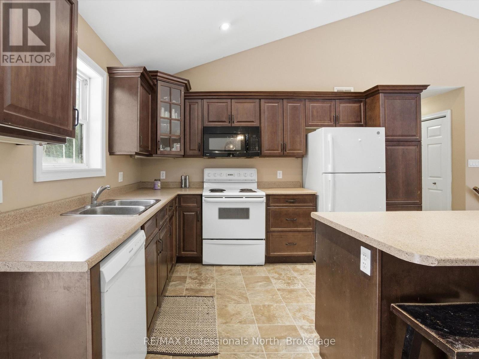 1017 Church Hill Road, Bracebridge, Ontario  P1L 1X1 - Photo 13 - X12805136