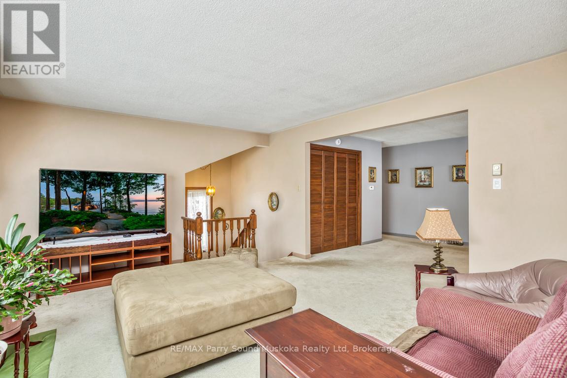 2 Laird Drive, Parry Sound, Ontario  P2A 1P5 - Photo 11 - X12812634