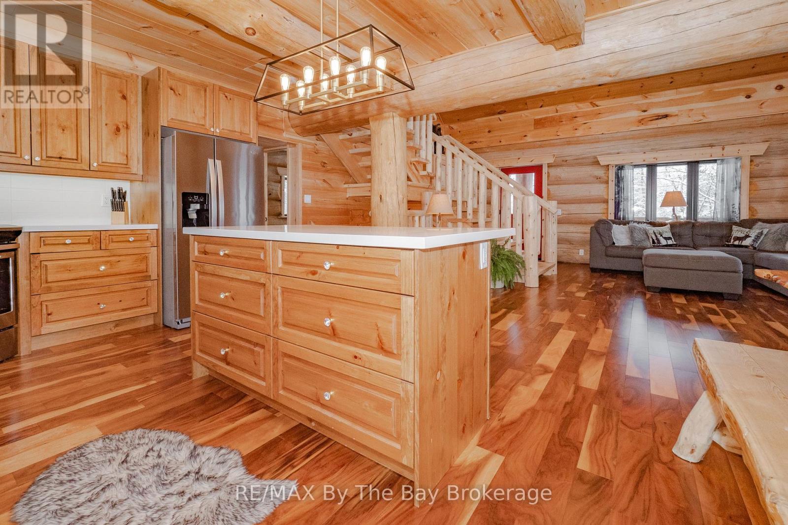 1536 North Portage Road, Lake Of Bays, Ontario  P1H 2J6 - Photo 10 - X12814224