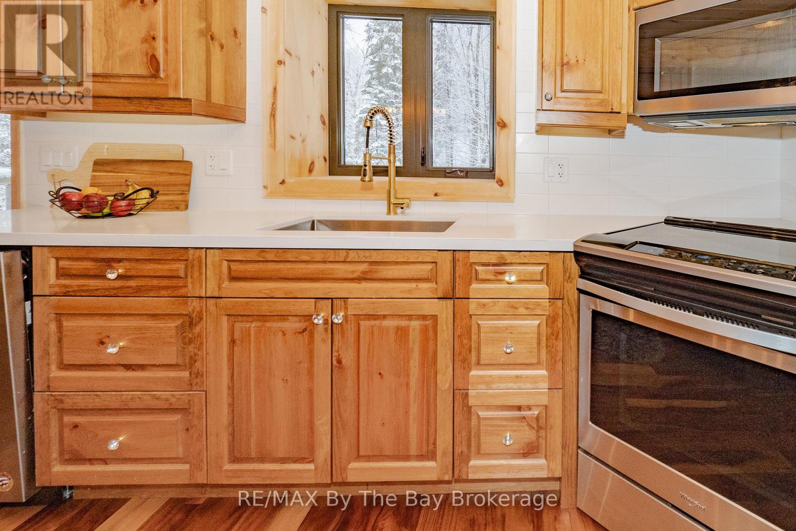 1536 North Portage Road, Lake Of Bays, Ontario  P1H 2J6 - Photo 8 - X12814224