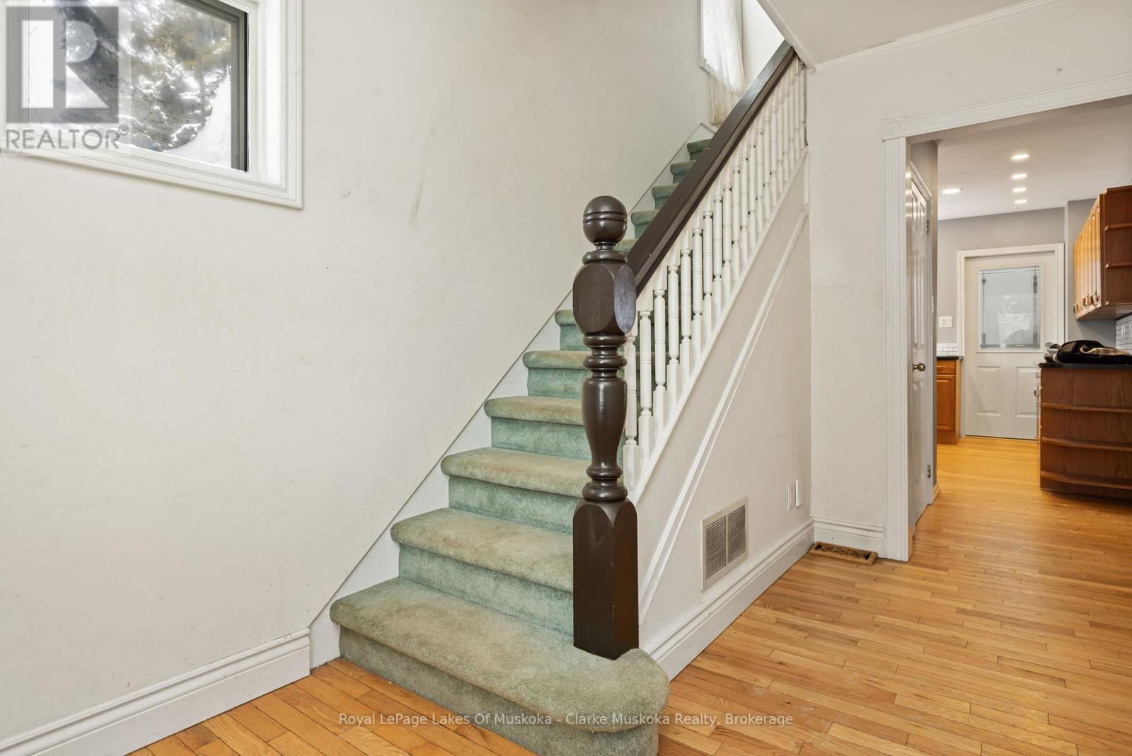 14 Glen Avenue, Parry Sound, Ontario  P2A 2B8 - Photo 18 - X12819532