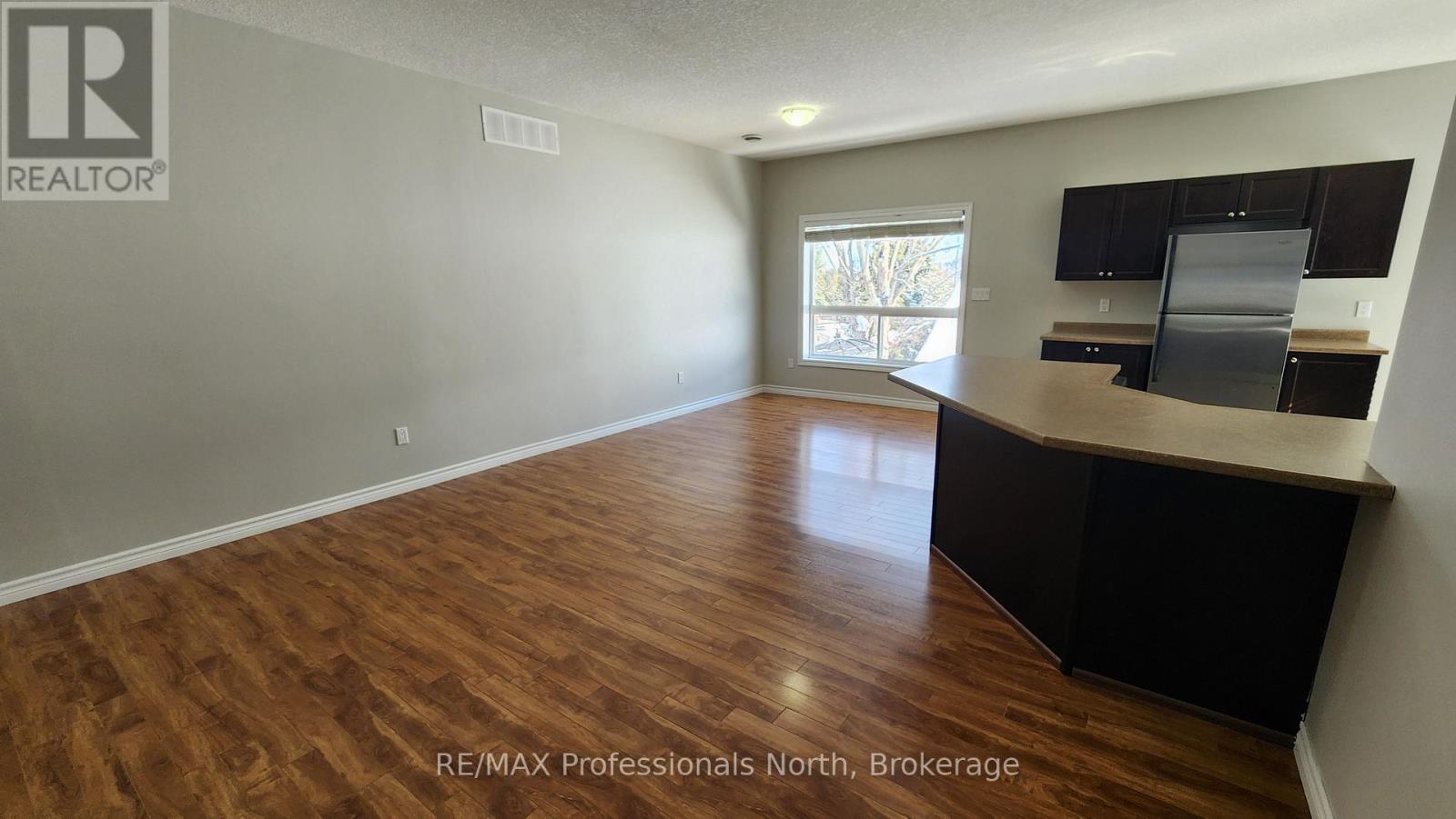 19 Duncan Street E, Huntsville, Ontario  P1H 1P6 - Photo 3 - X12821122