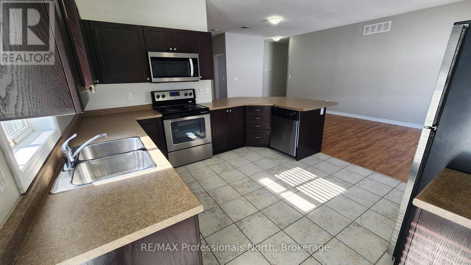 19 Duncan Street E, Huntsville, Ontario  P1H 1P6 - Photo 5 - X12821122