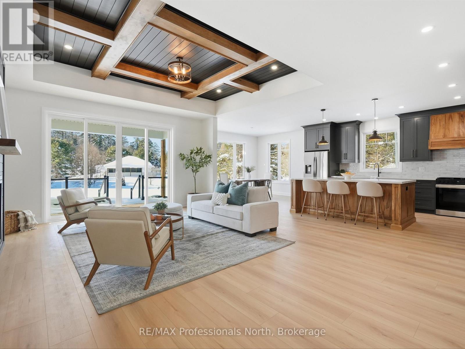 11 Clarkes Lane, Huntsville, Ontario  P0B 1M0 - Photo 2 - X12823074