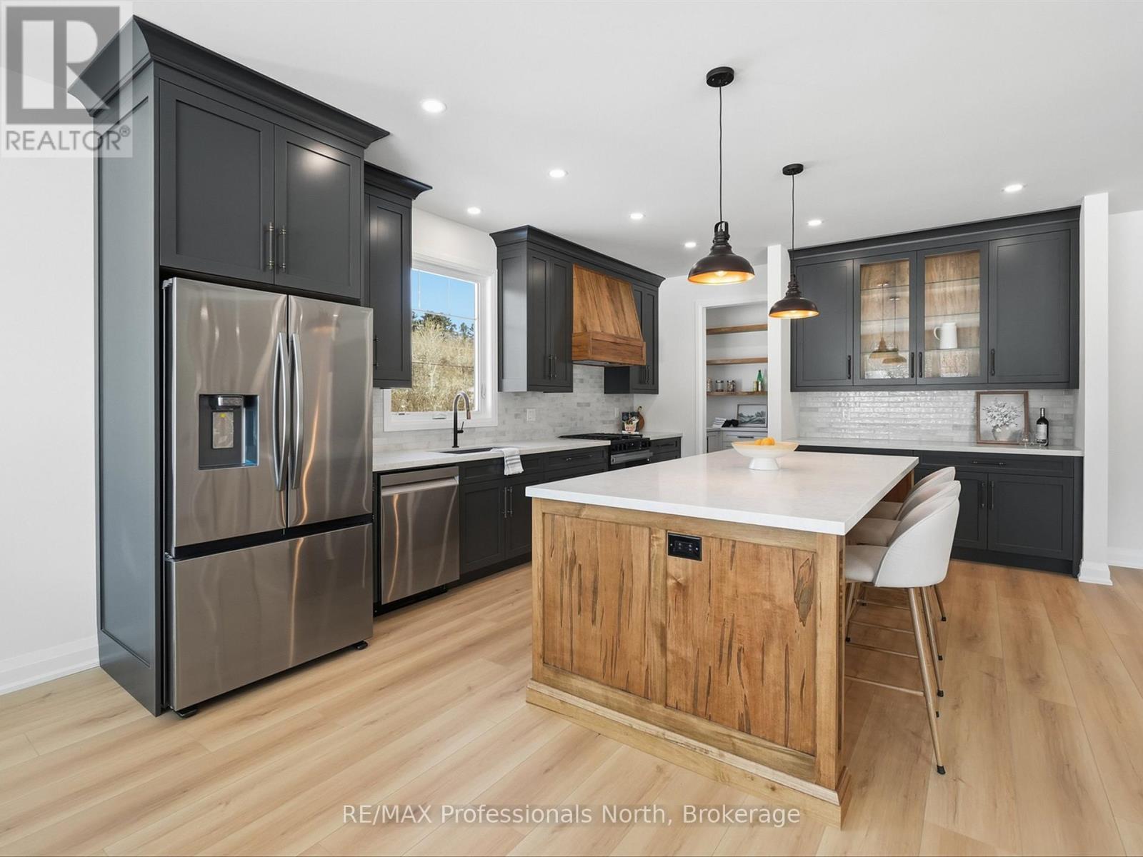 11 Clarkes Lane, Huntsville, Ontario  P0B 1M0 - Photo 9 - X12823074