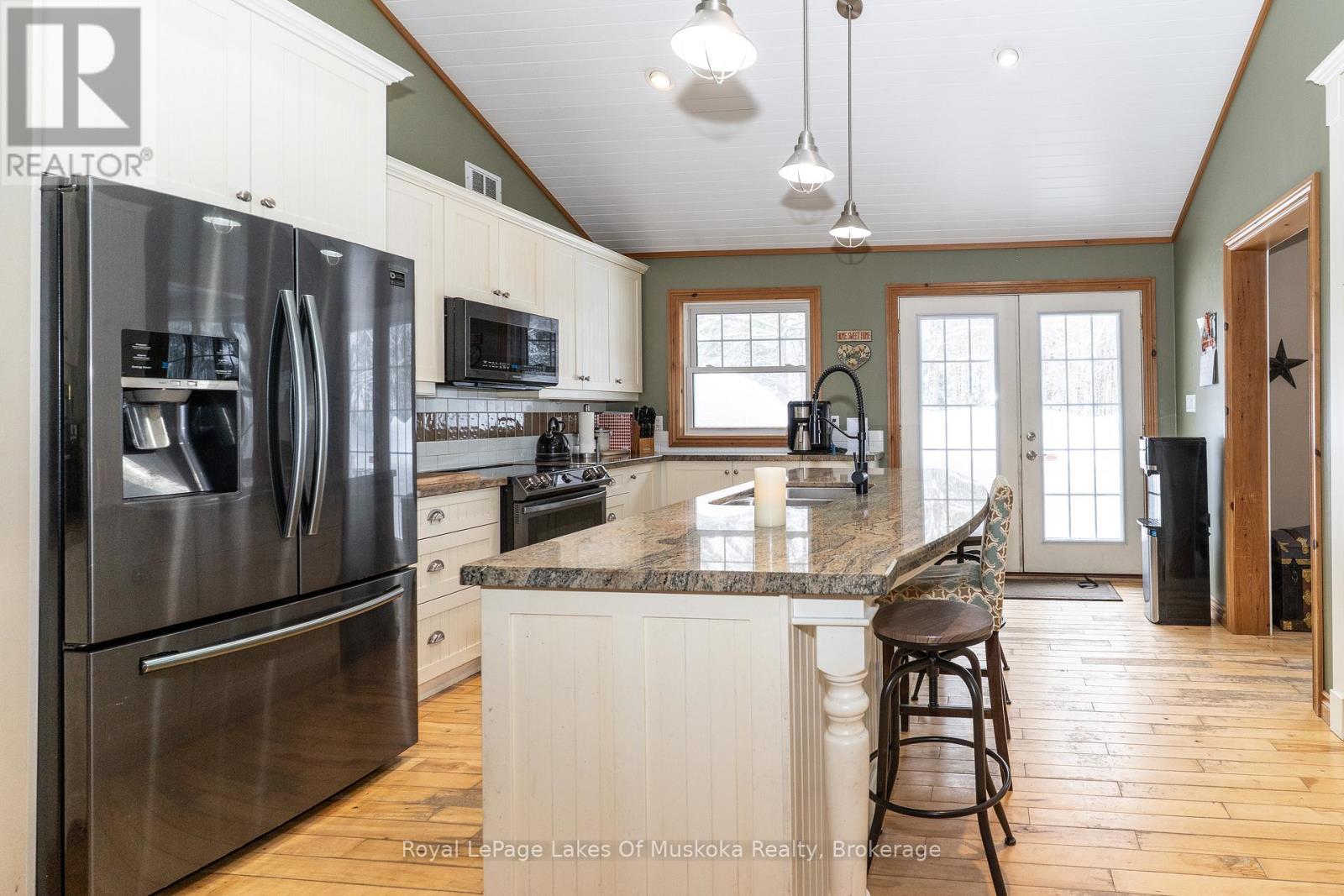 1039 Falkenburg Road, Bracebridge, Ontario  P1L 1X4 - Photo 16 - X12826080