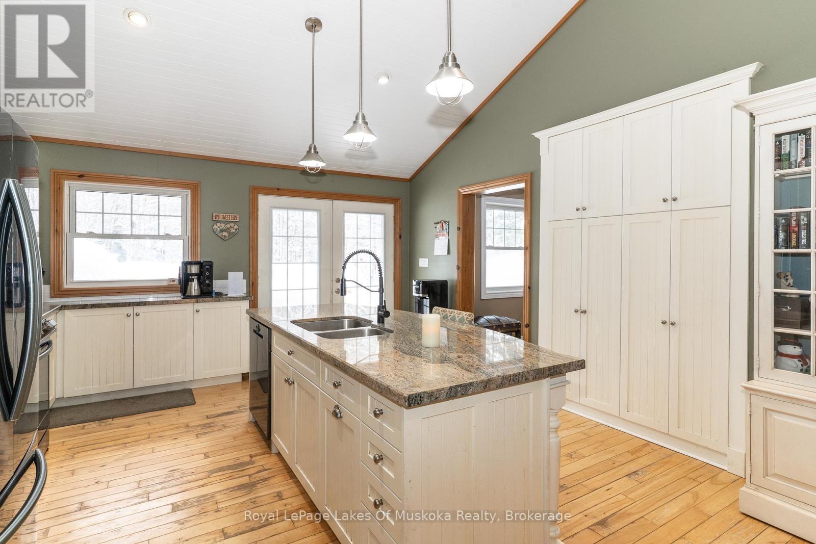 1039 Falkenburg Road, Bracebridge, Ontario  P1L 1X4 - Photo 17 - X12826080