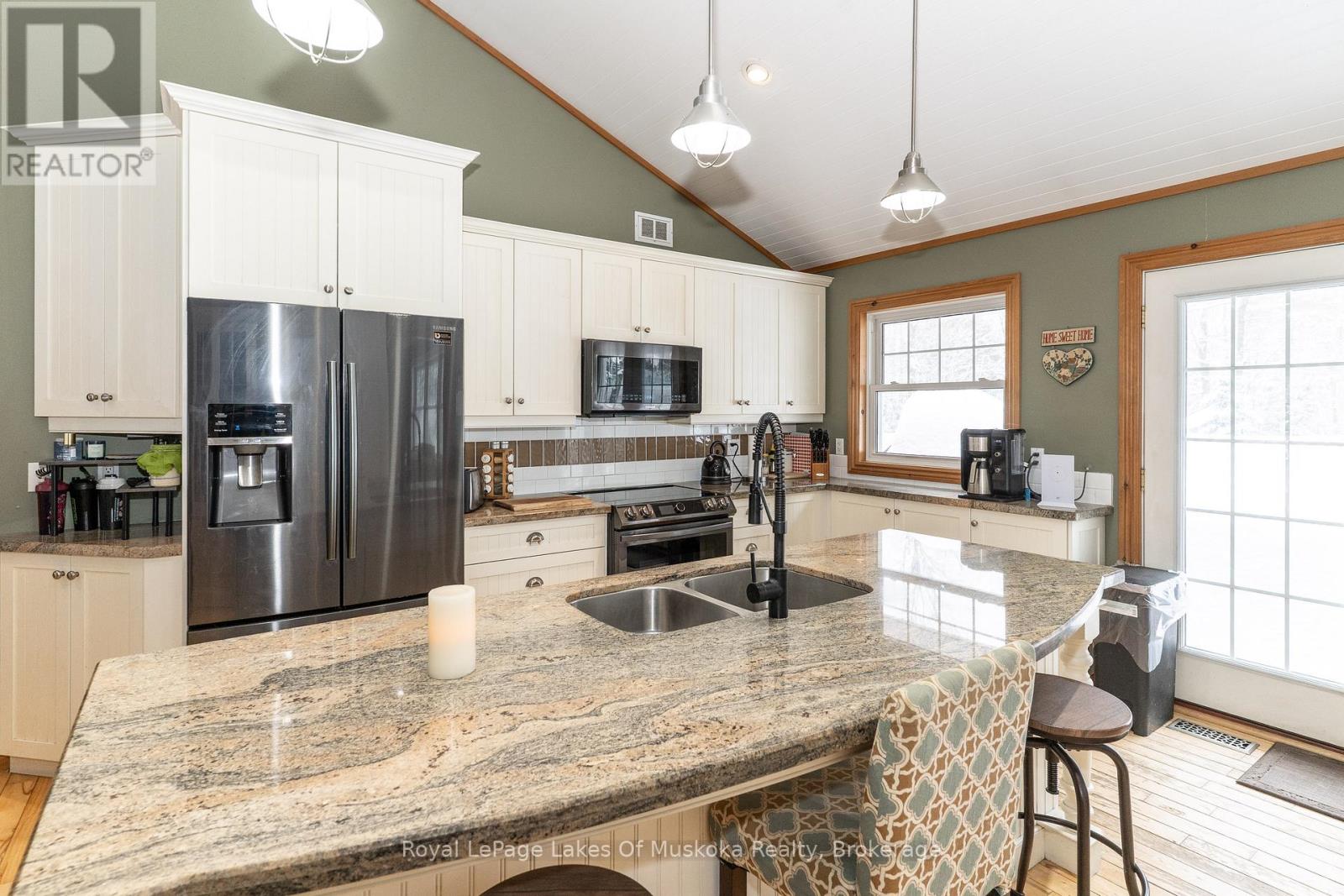 1039 Falkenburg Road, Bracebridge, Ontario  P1L 1X4 - Photo 18 - X12826080