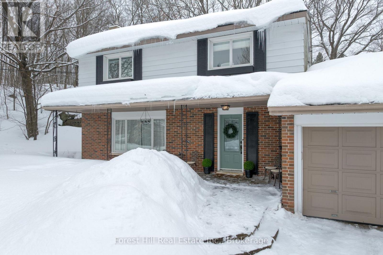 1 Maplecrest Court, Huntsville, Ontario  P1H 1G2 - Photo 2 - X12827366
