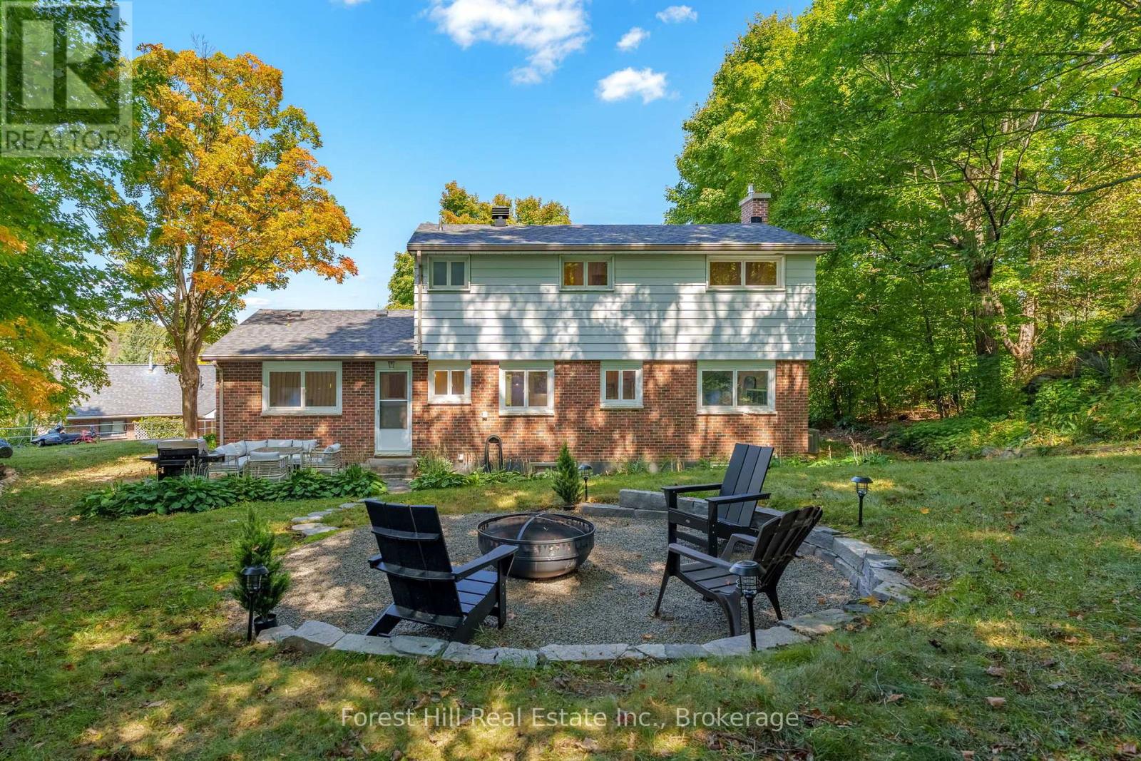 1 Maplecrest Court, Huntsville, Ontario  P1H 1G2 - Photo 4 - X12827366