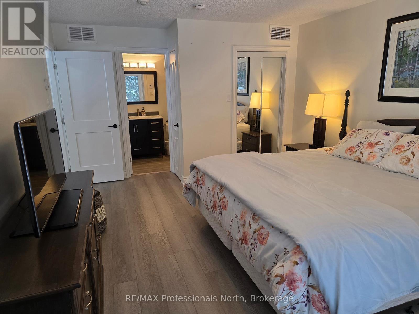 105 - 32 Deerhurst Greens Drive, Huntsville, Ontario  P1H 2E8 - Photo 8 - X12828664