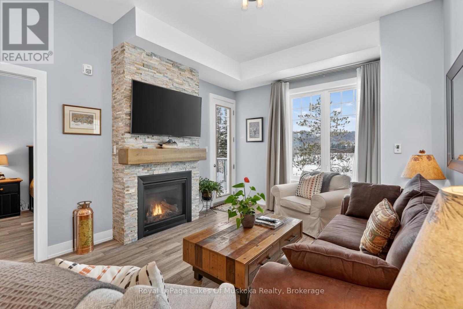 102 - 25 Pen Lake Point Road, Huntsville, Ontario  P1H 1A9 - Photo 3 - X12831966