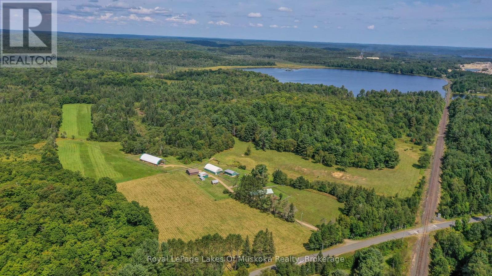 214 North Lancelot Road, Huntsville, Ontario  P0B 1M0 - Photo 1 - X12832716