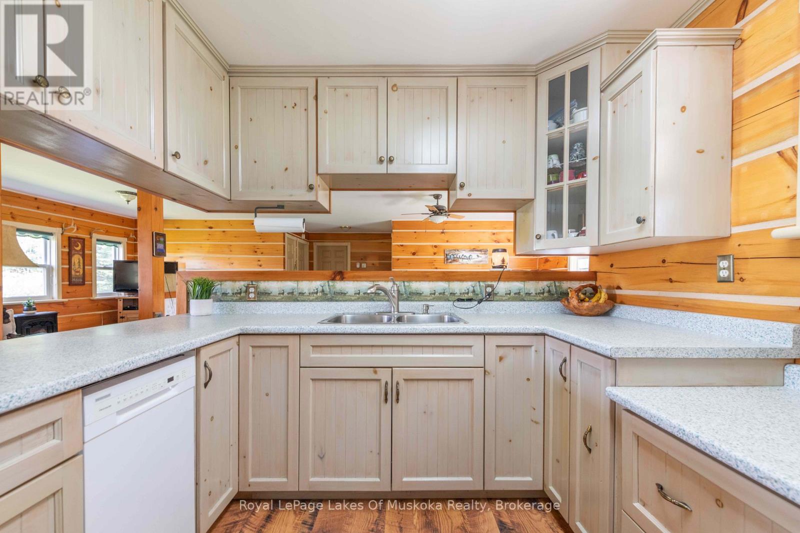 214 North Lancelot Road, Huntsville, Ontario  P0B 1M0 - Photo 5 - X12832716