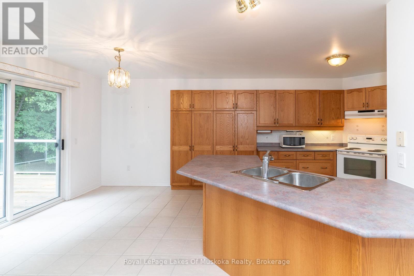 25 Stonehedge Close, Gravenhurst, Ontario  P1P 1Y7 - Photo 15 - X12833586