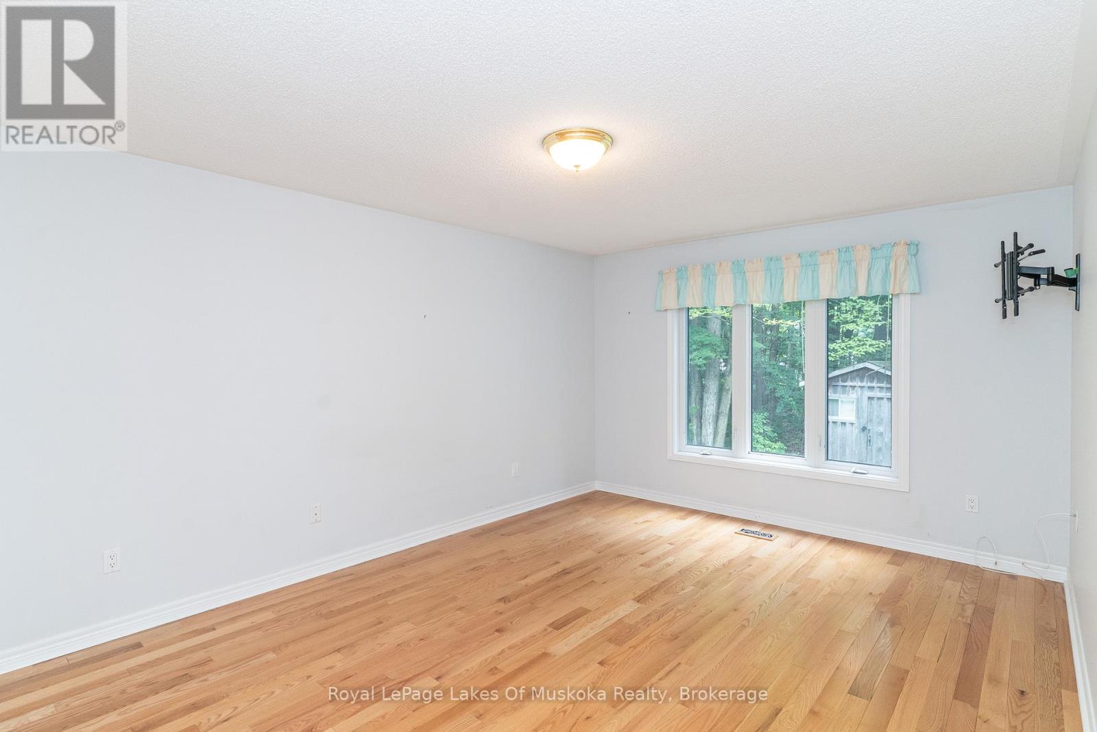 25 Stonehedge Close, Gravenhurst, Ontario  P1P 1Y7 - Photo 20 - X12833586