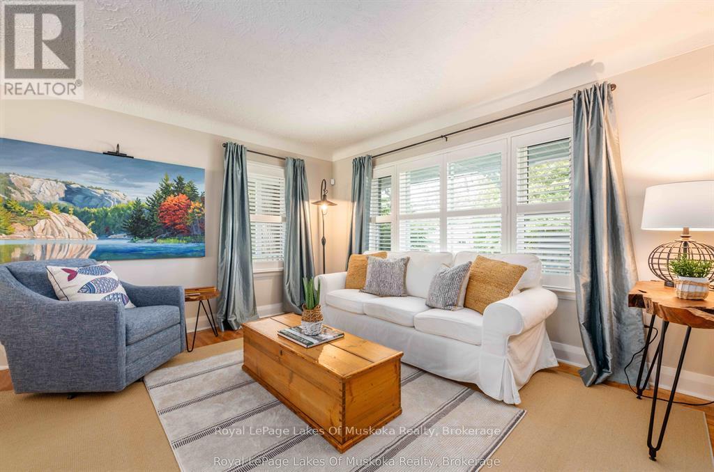 9 Mountview Avenue, Huntsville, Ontario  P1H 1G8 - Photo 12 - X12835352