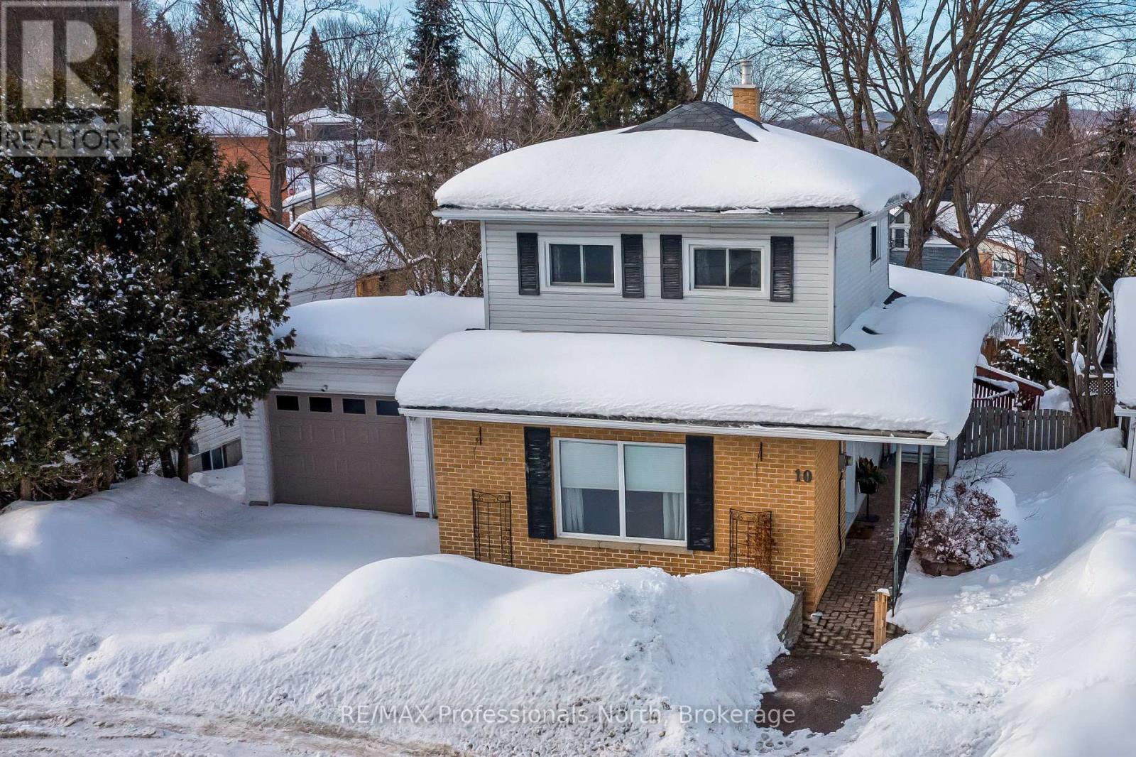 10 Florence Street W, Huntsville, Ontario  P1H 1T2 - Photo 2 - X12836470