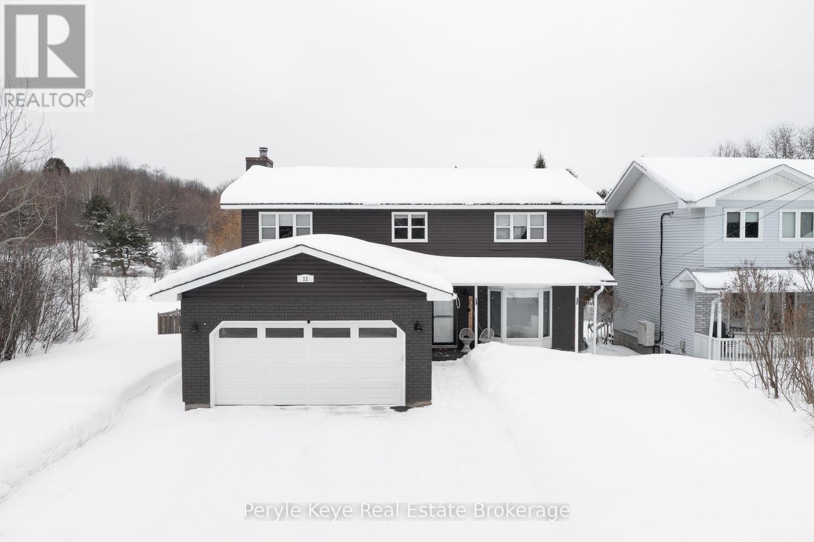 11 Silverwood Drive, Huntsville, Ontario  P1H 1N1 - Photo 1 - X12837588