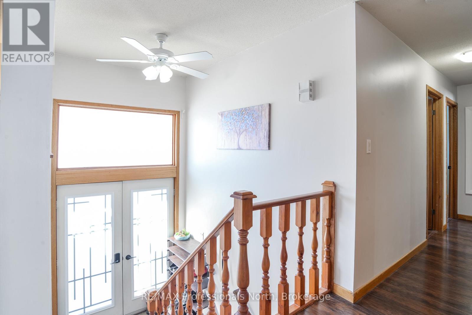 240 Oriole Crescent, Gravenhurst, Ontario  P1P 1C6 - Photo 3 - X12845834