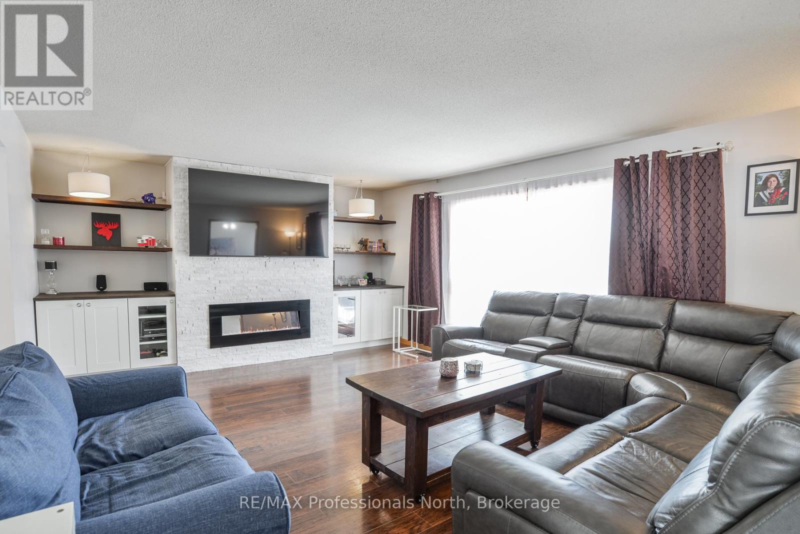 240 Oriole Crescent, Gravenhurst, Ontario  P1P 1C6 - Photo 4 - X12845834