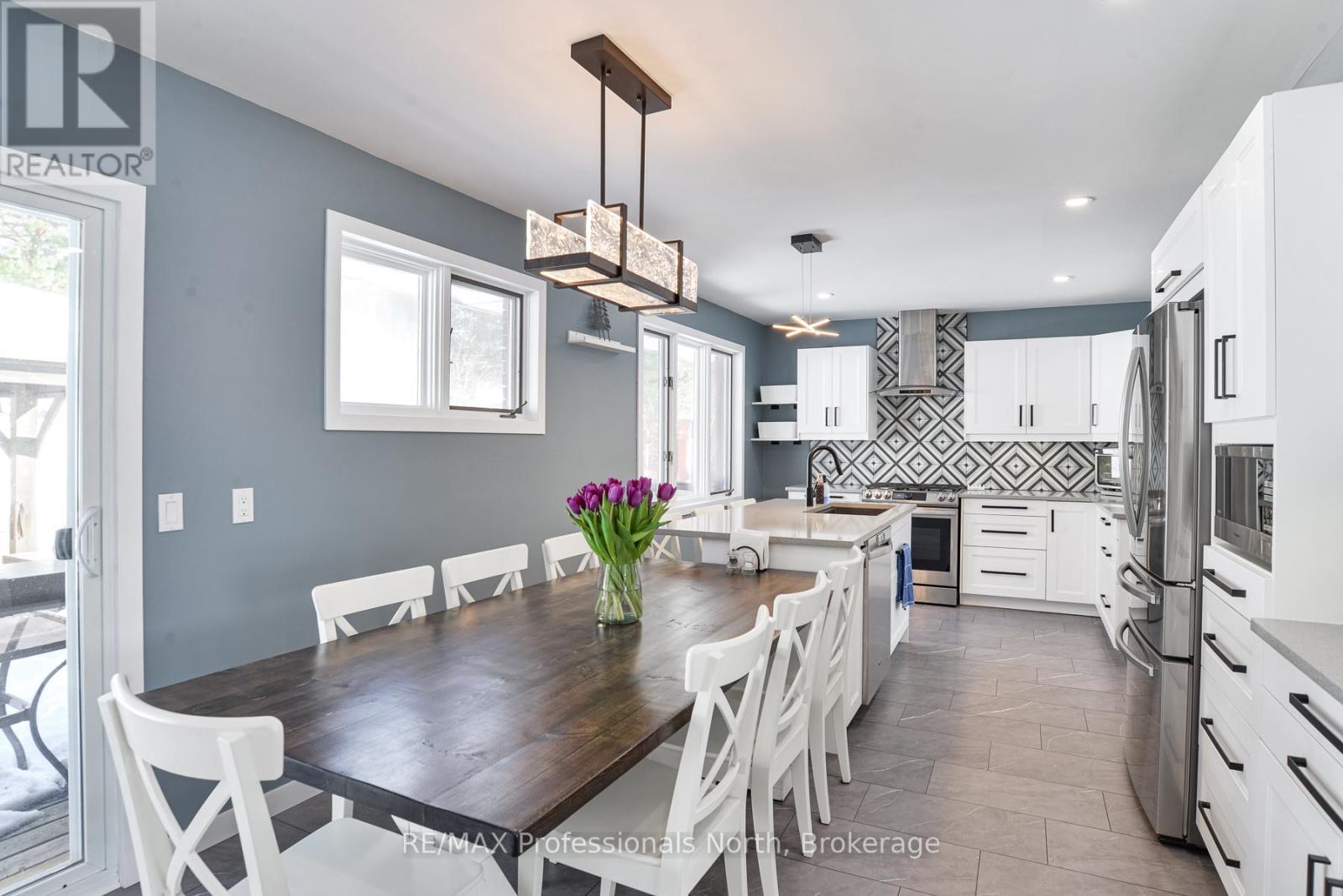 240 Oriole Crescent, Gravenhurst, Ontario  P1P 1C6 - Photo 6 - X12845834