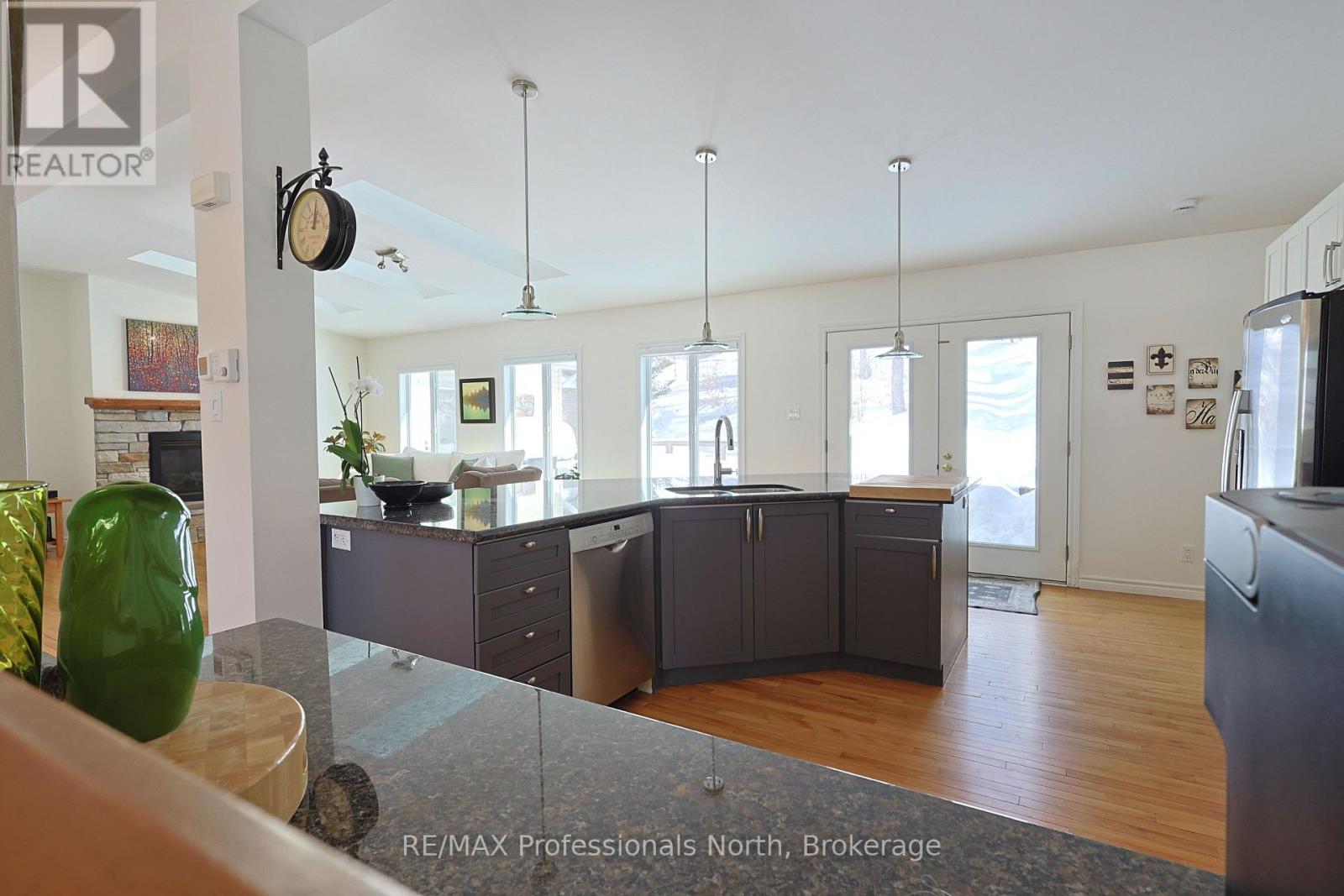 31 Deerfoot Trail, Huntsville, Ontario  P1H 0A6 - Photo 8 - X12845990