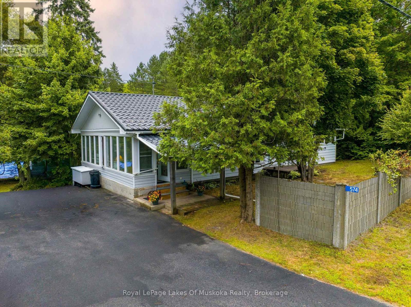 574 Ravenscliffe Road, Huntsville, Ontario  P1H 1N5 - Photo 2 - X12847850