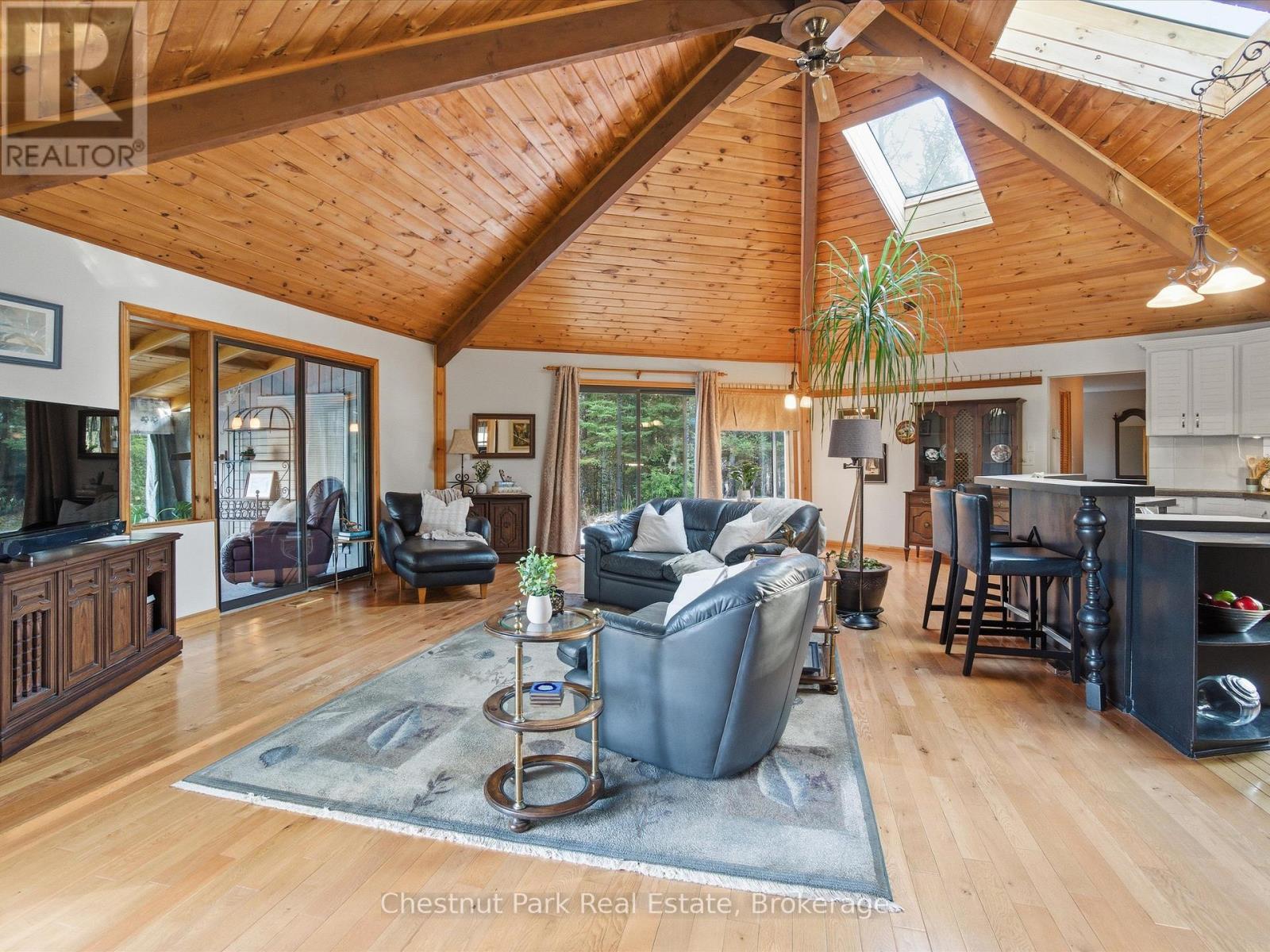 1077 Fairy Falls Road, Lake Of Bays, Ontario  P0B 1A0 - Photo 10 - X12849558