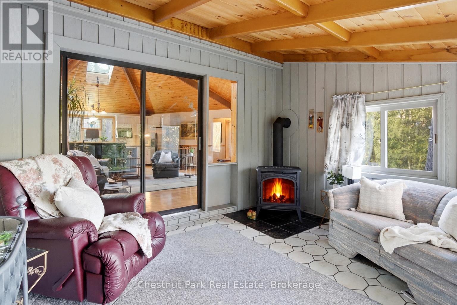 1077 Fairy Falls Road, Lake Of Bays, Ontario  P0B 1A0 - Photo 12 - X12849558