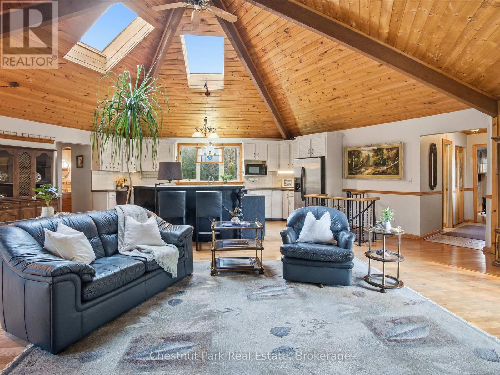 1077 Fairy Falls Road, Lake Of Bays, Ontario  P0B 1A0 - Photo 14 - X12849558