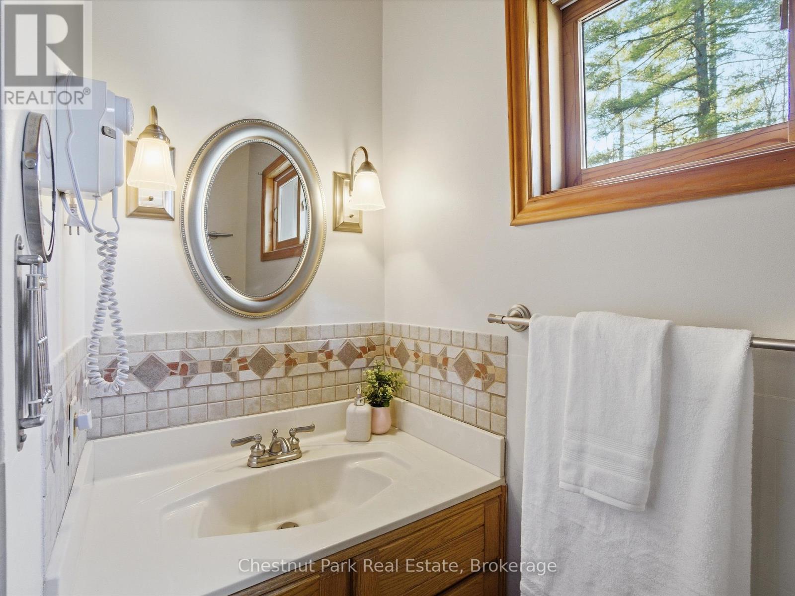 1077 Fairy Falls Road, Lake Of Bays, Ontario  P0B 1A0 - Photo 18 - X12849558