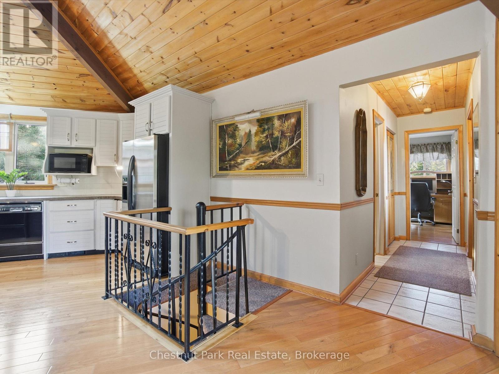 1077 Fairy Falls Road, Lake Of Bays, Ontario  P0B 1A0 - Photo 22 - X12849558