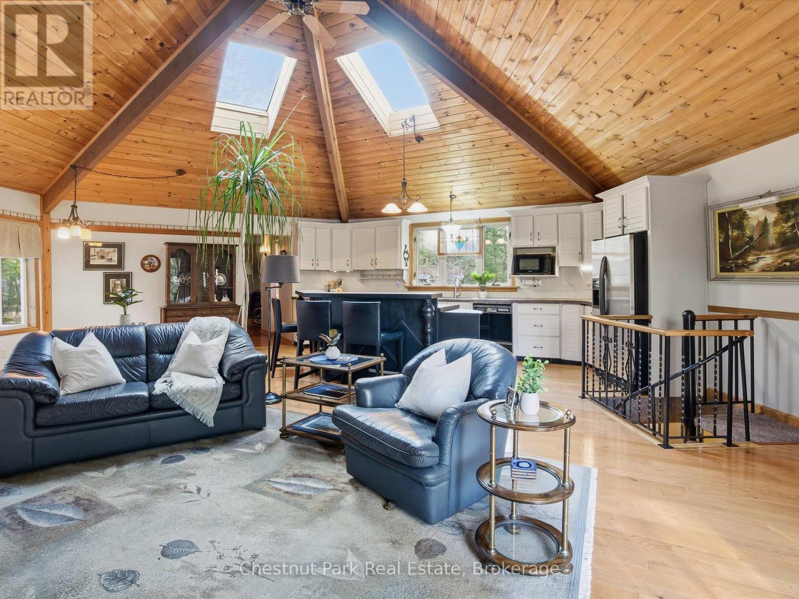 1077 Fairy Falls Road, Lake Of Bays, Ontario  P0B 1A0 - Photo 8 - X12849558