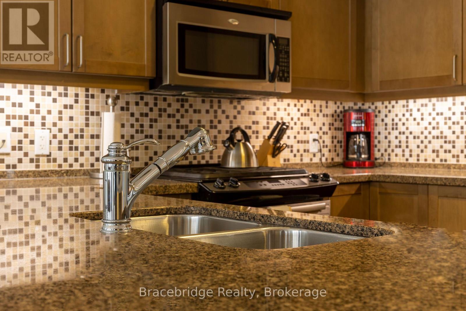 G104-D2 - 1869 Muskoka Road 118 Highway W, Muskoka Lakes, Ontario  P1L 1W8 - Photo 10 - X12857606