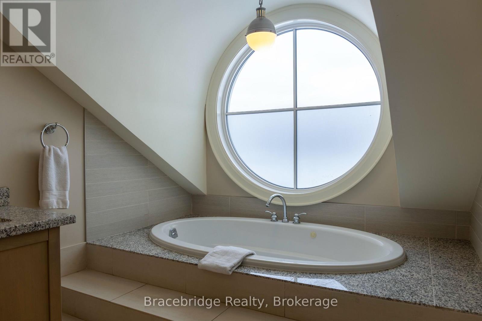 G104-D2 - 1869 Muskoka Road 118 Highway W, Muskoka Lakes, Ontario  P1L 1W8 - Photo 21 - X12857606