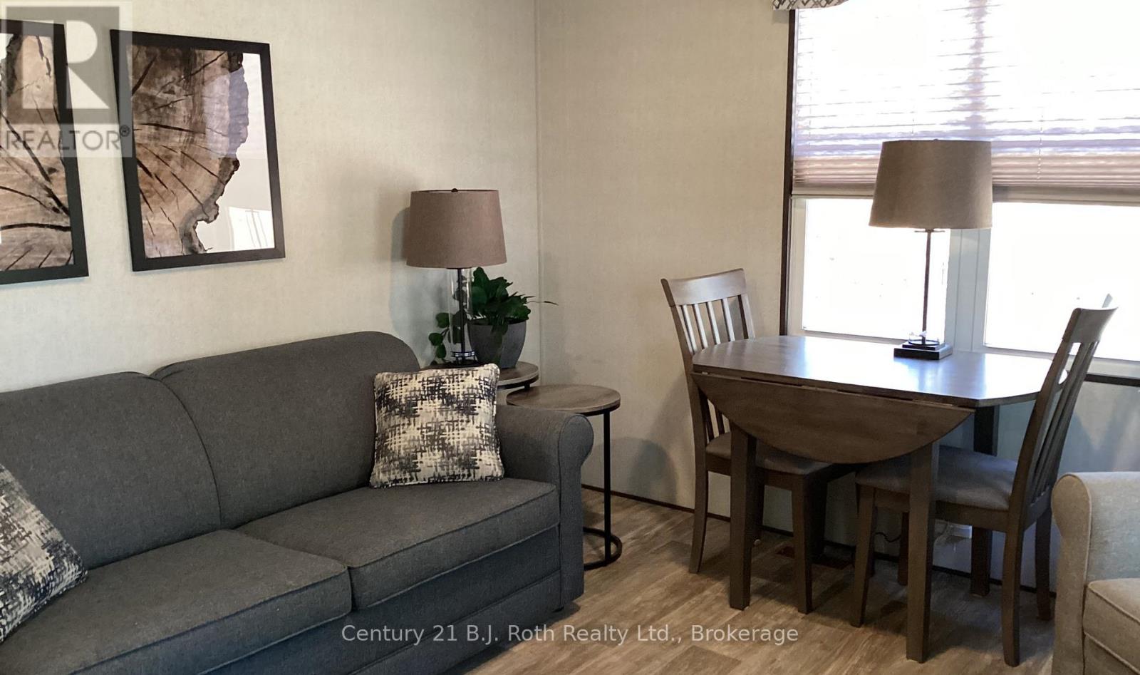 719 Poplar Crescent, Bracebridge, Ontario  P1L 1W9 - Photo 4 - X12858234