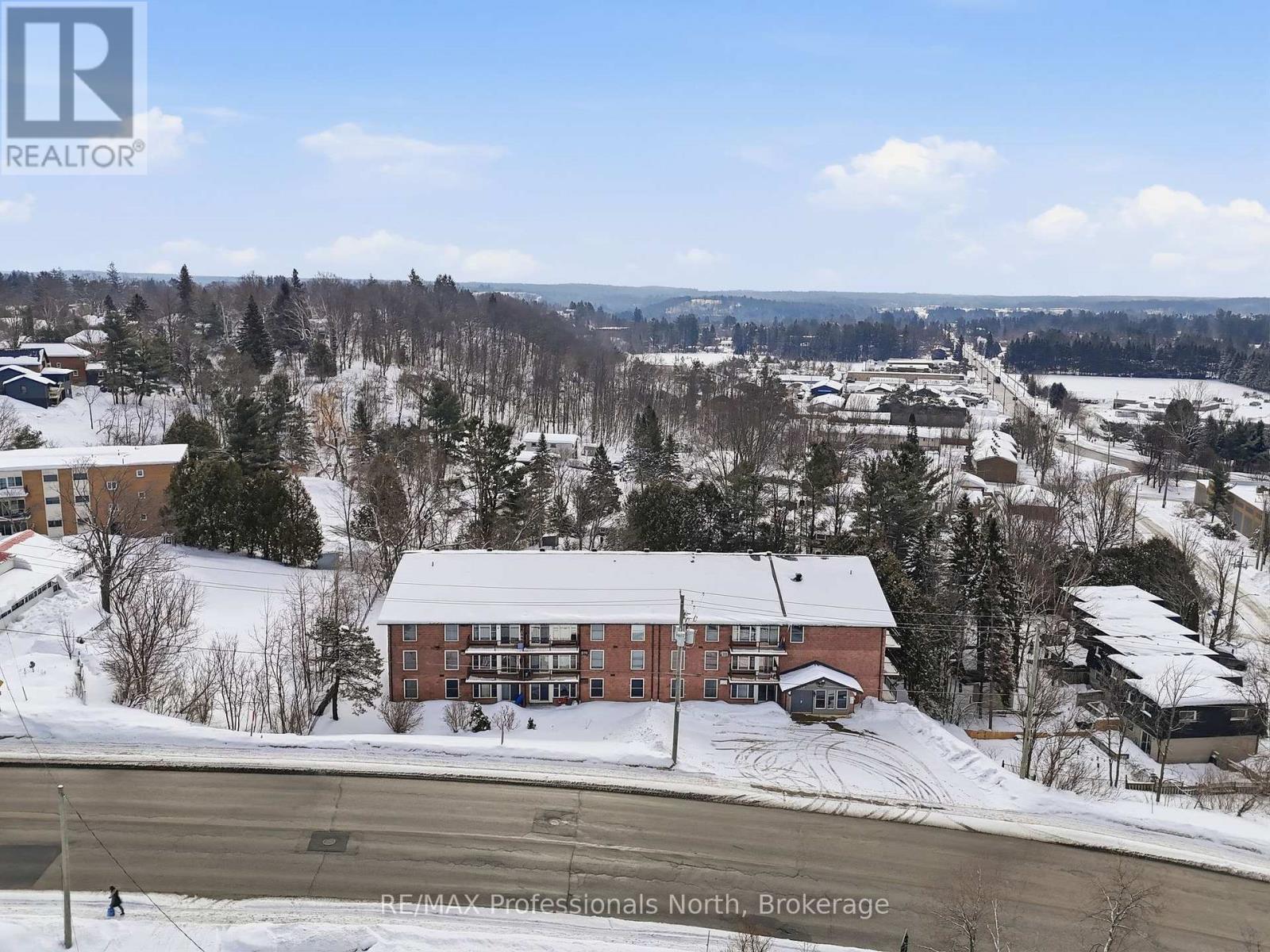 105 - 38 Monck Road, Bracebridge, Ontario  P1L 1P4 - Photo 2 - X12858542