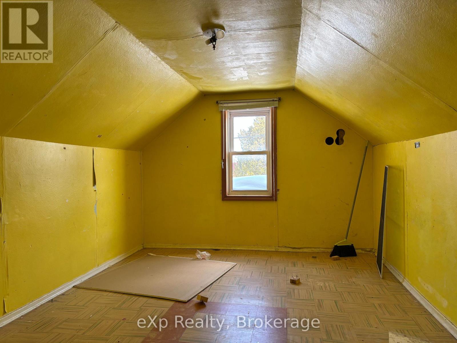 47 Muskoka Road, Georgian Bay, Ontario  P0C 1H0 - Photo 9 - X12861838