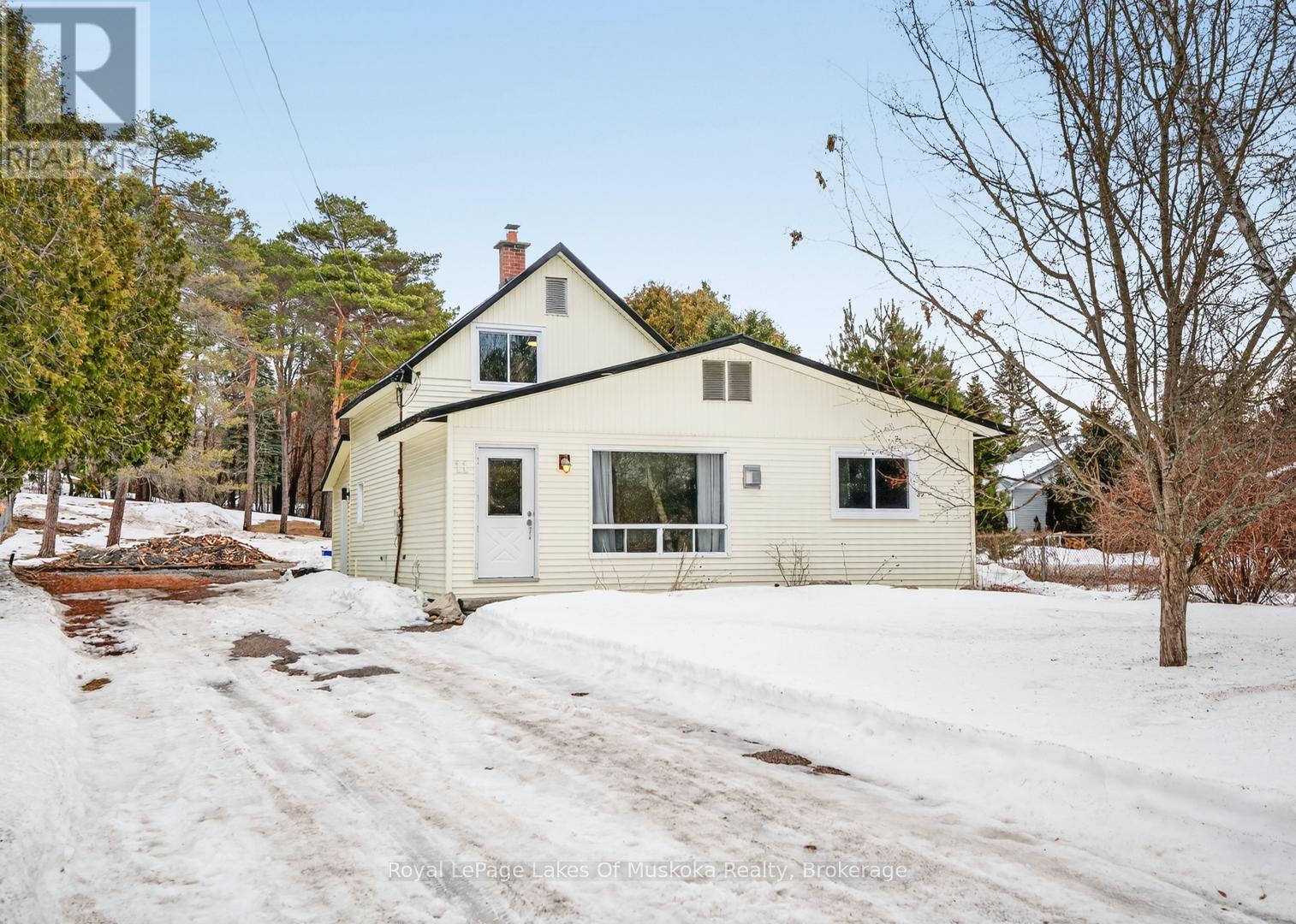 11 Silver Street, Huntsville, Ontario  P1H 1M2 - Photo 1 - X12877558