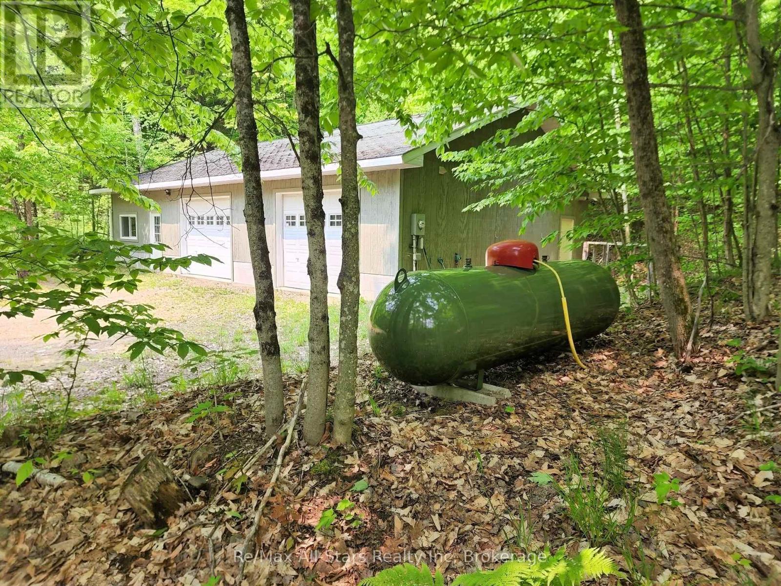 1028 Ronville Road, Lake Of Bays, Ontario  P0A 1H0 - Photo 11 - X12880294