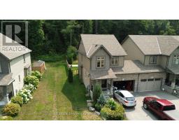 8 SPALDING CRESCENT, Huntsville, Ontario