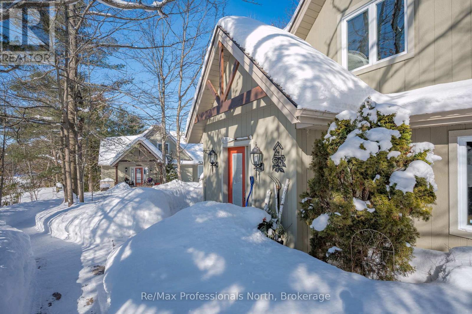 1005 Laidlaw Avenue, Gravenhurst, Ontario  L0K 2B0 - Photo 3 - X12885834